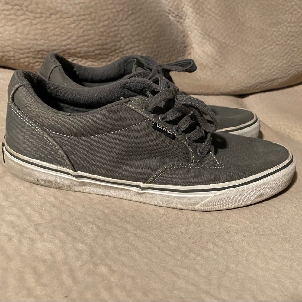 Staple sneaker